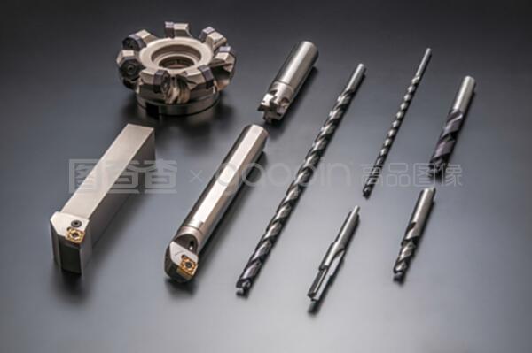 钻头驱动的力量 从内燃机到地壳的动作诠释